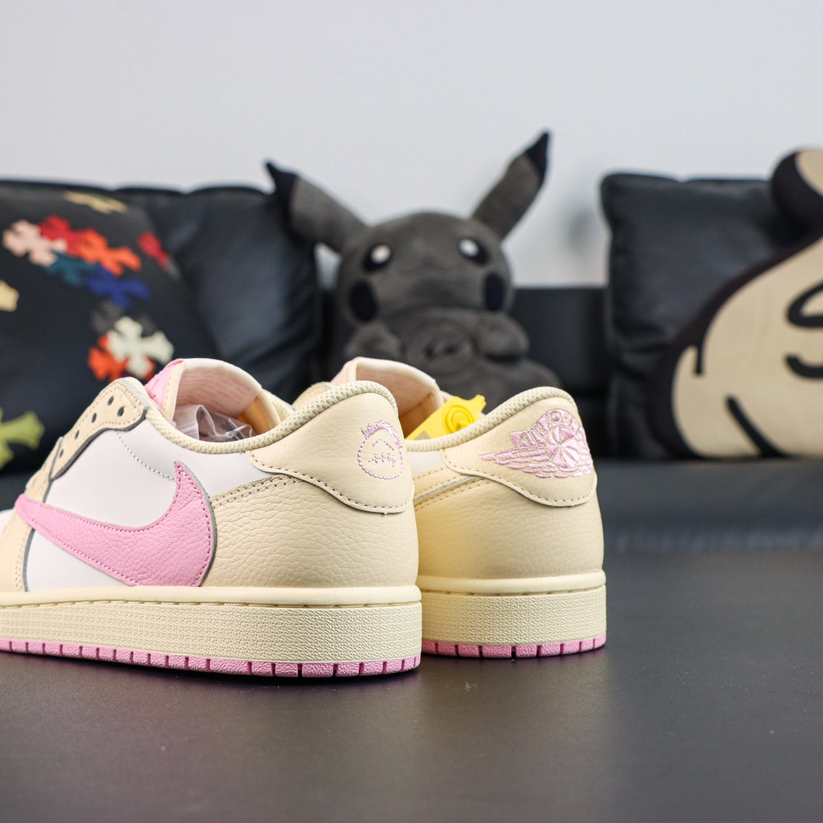 Travis Scott x Air Jordan 1 Low OG Sail Shy Pink