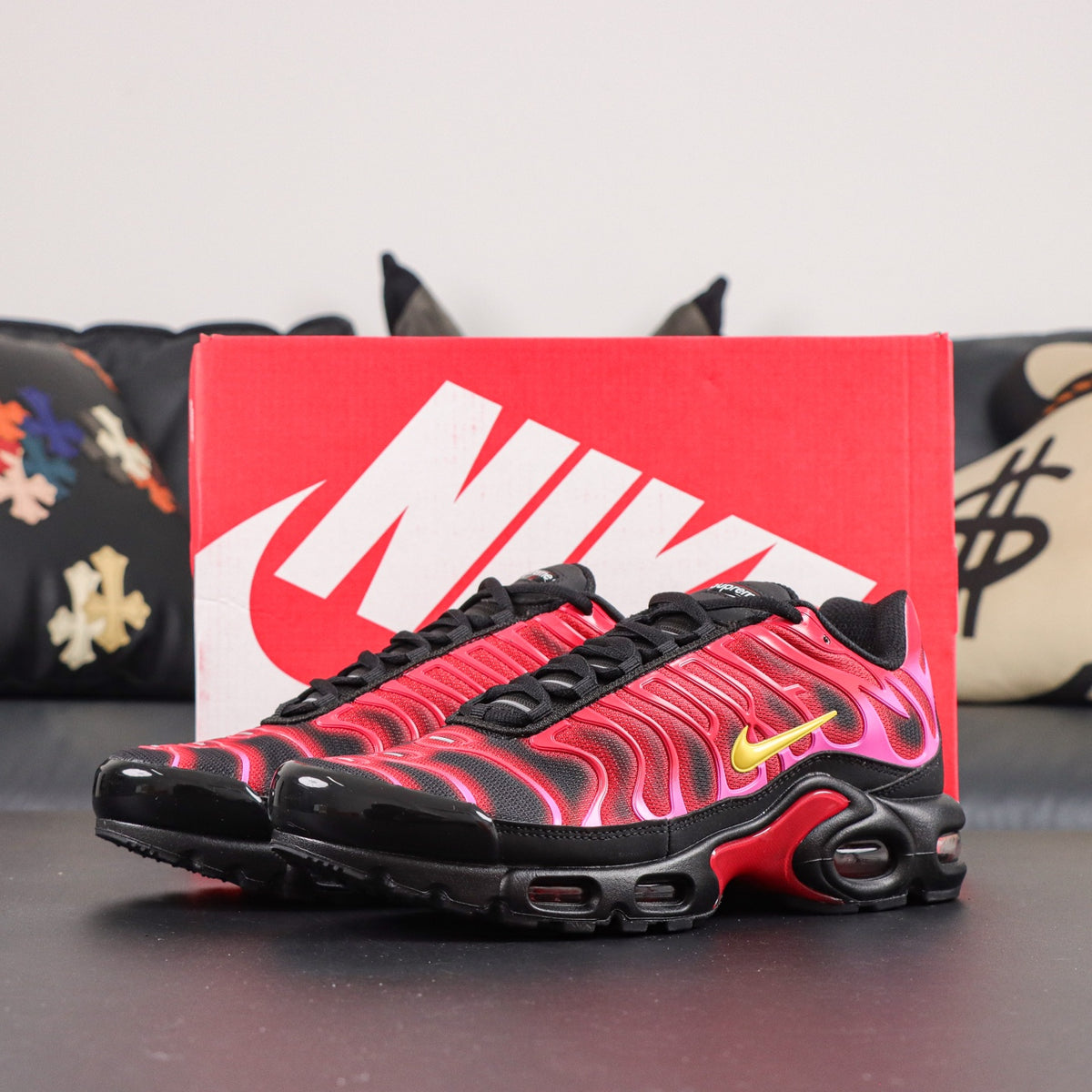 Supreme x Nike Air Max Plus TN Fire Pink