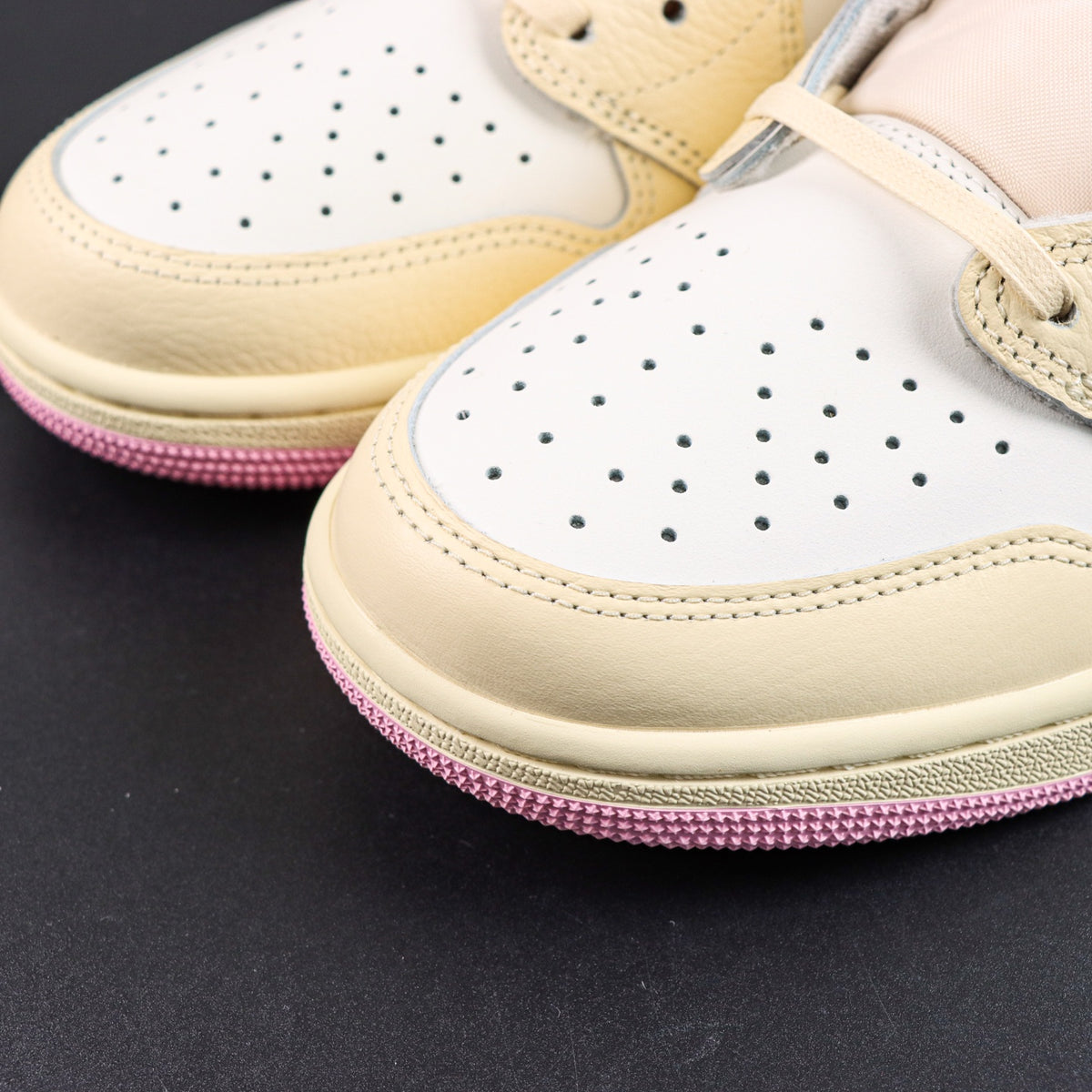 Travis Scott x Air Jordan 1 Low OG Sail Shy Pink