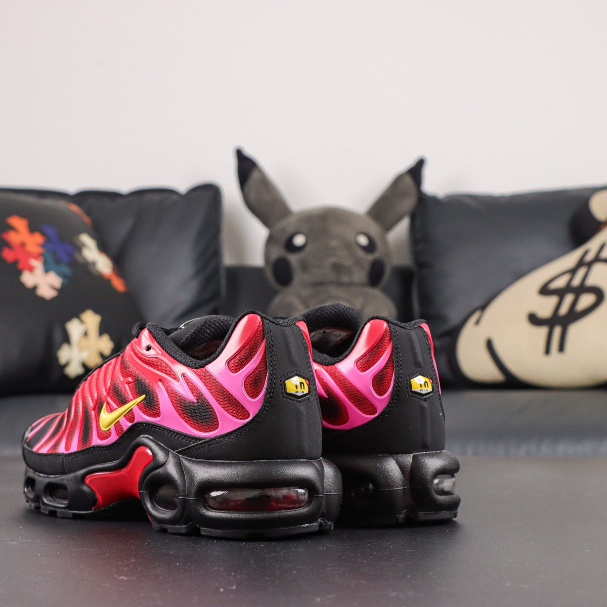 Supreme x Nike Air Max Plus TN Fire Pink