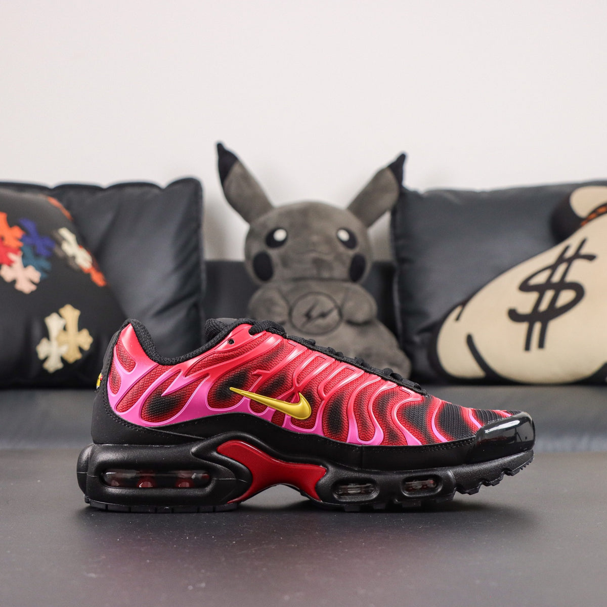 Supreme x Nike Air Max Plus TN Fire Pink