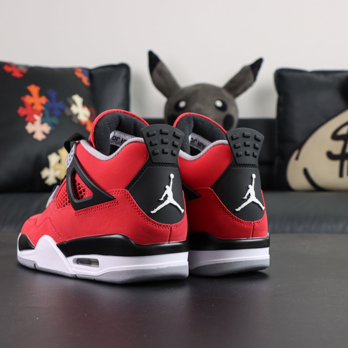 Air Jordan 4 Retro Toro Bravo