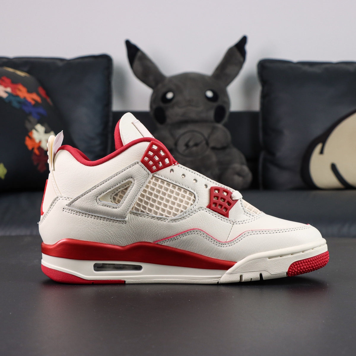 Air Jordan 4 Retro WMNS Valentine's Day