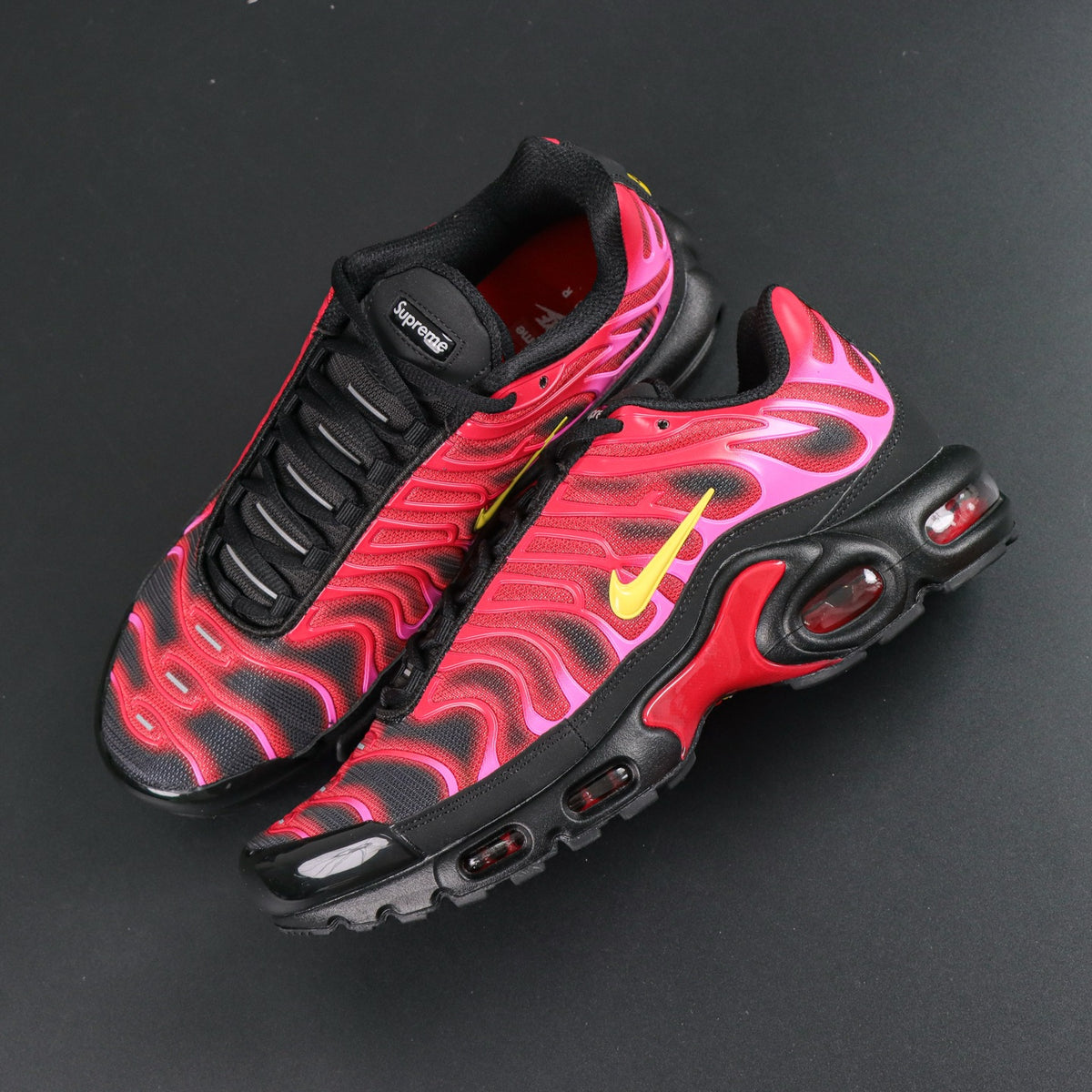 Supreme x Nike Air Max Plus TN Fire Pink