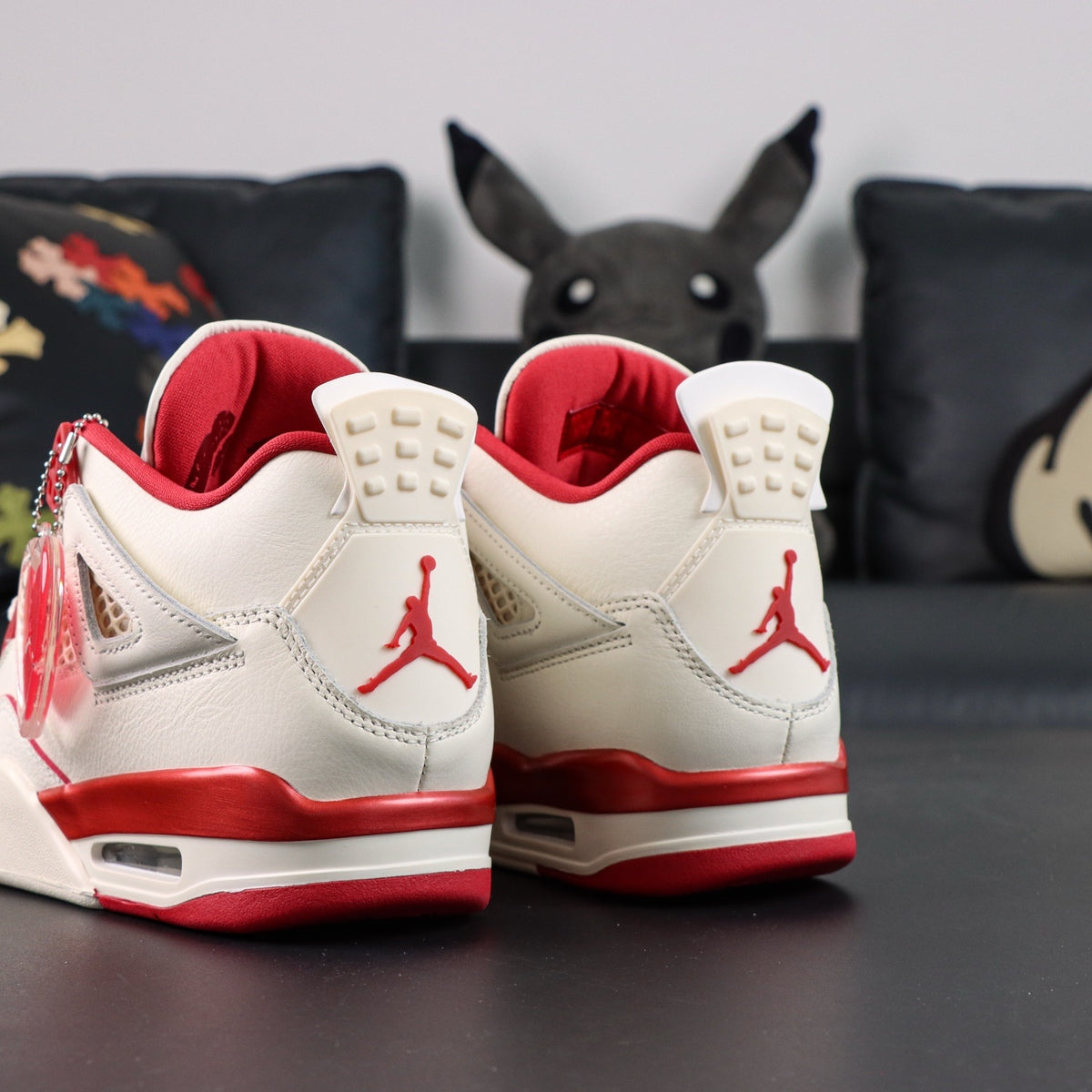 Air Jordan 4 Retro WMNS Valentine's Day