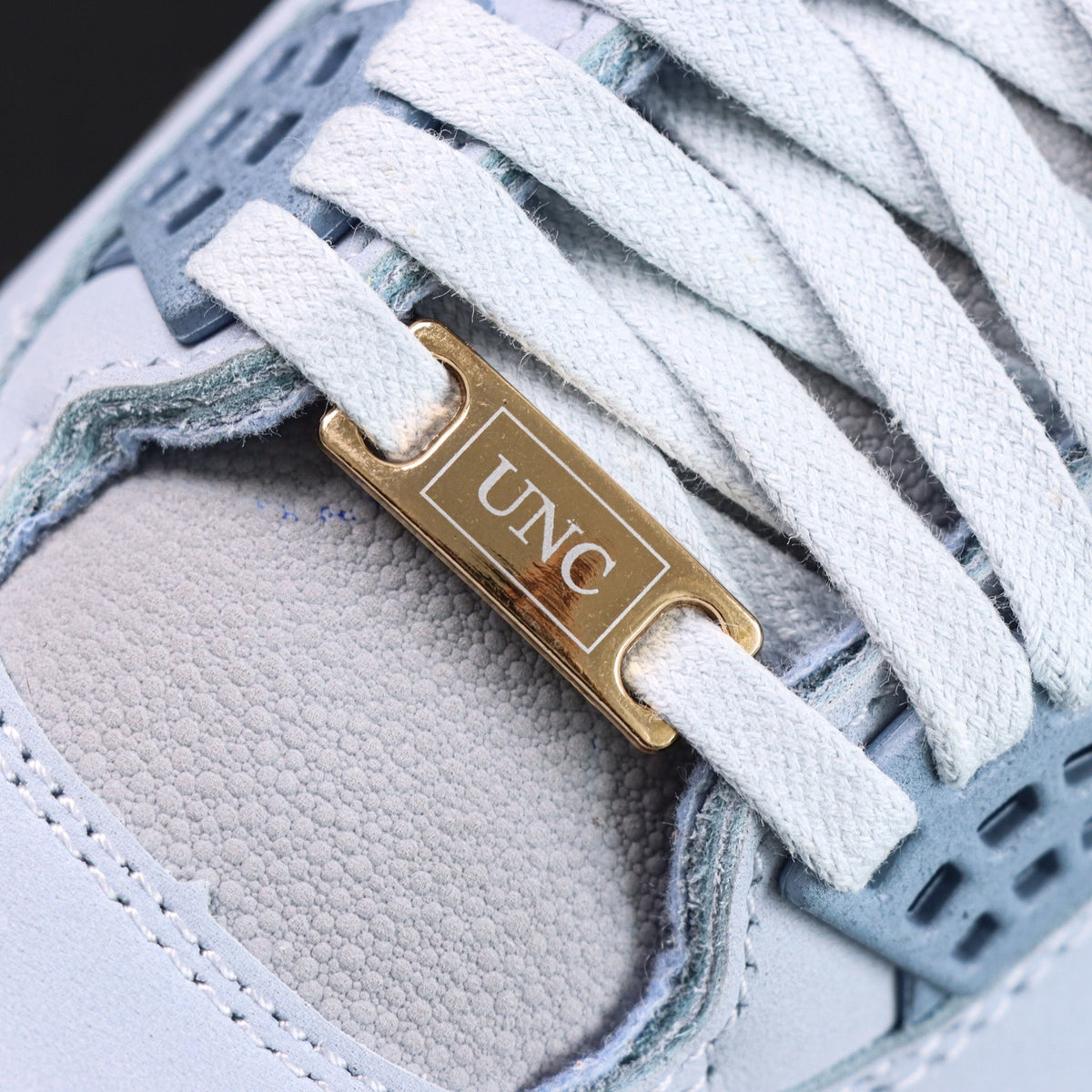 Air Jordan 4 Retro UNC PE